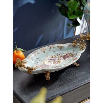 Блюдо с бабочками