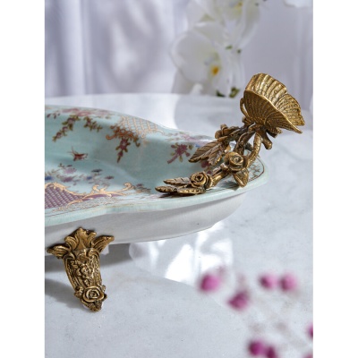 Блюдо с бабочками