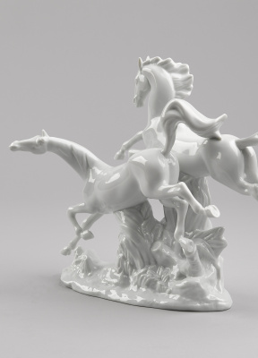 статуэтка "Лошади в галопе"